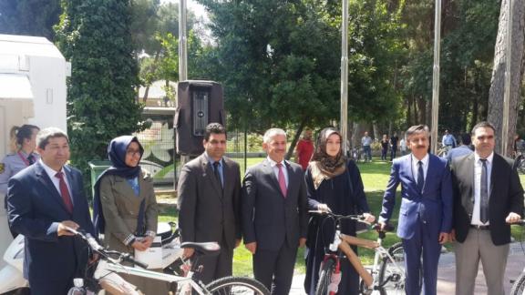 19 Mayıs Atatürk´ü Anma Gençlik ve Spor Bayramında öğrencilerimize bisiklet.