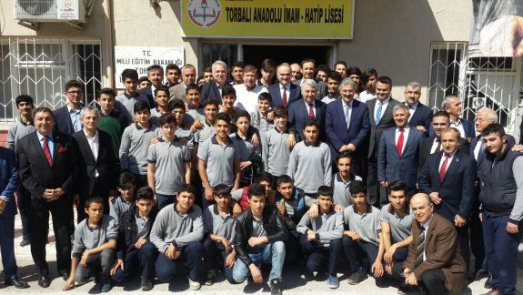 Bilim,Sanayi ve Teknoloji Bakanımız Sayın Dr.Faruk ÖZLÜ Torbalı Anadolu İmam-Hatip Lisesini ziyaret etmiştir.