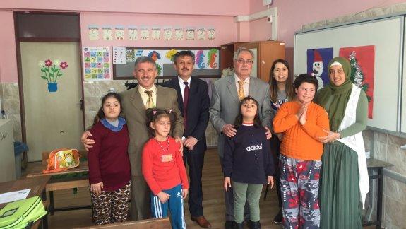 Torbalı İlçe Milli Eğitim Müdürü Cafer TOSUN Mustafa Çoban İlk-ortaokulu Özel Eğitim sınıfını ziyaret etti.