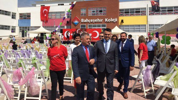 Torbalı Kaymakamı Kadir Sertel OTCU ve Torbalı İlçe Milli Eğitim Müdürü Cafer TOSUN Bahçeşehir Kolejini ziyaret etti.