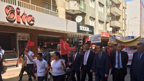 10-16 Mayıs ENGELLİLER HAFTASI Etkinlikleri Atatürk Anıtına Çelenk Sunumu ve Kortej/Farkındalık Yürüyüşü ile başladı.