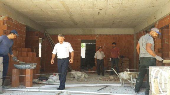 İlçe Milli Eğitim Müdürü Cafer TOSUN ; Cengiz Topel ortaokulu bahçesinde   yapımı devam eden anaokulu inşaatını yerinde inceledi.