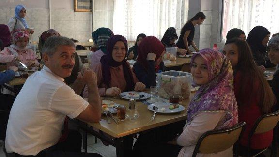 İlçe Milli Eğitim Müdürü Cafer TOSUN Şehit Uzman Çavuş Tolga Sağlam Kız İmam-hatip Lisesini ziyaret etti.