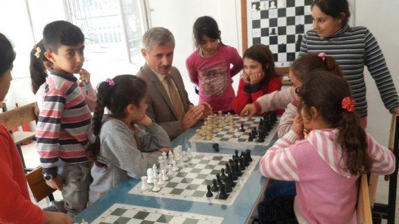 Torbalı İlçe  Milli Eğitim Müdürü Cafer TOSUN  Şehit Çavuş Haydar Arda Erertingi İlkokulunda satranç kursunu  ziyaret etti.
