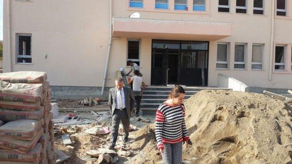 İlçe Milli Eğitim Müdürü Cafer TOSUN Yapımı devam eden Ayrancılar İmam-Hatip Anadolu Lisesi inşaatını yerinde inceledi.