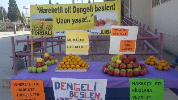 Torbalı Piri Reis Meleki ve teknik Anadolu Lisesi öğrencileri ,sağlıklı ve dengeli beslenme  projesi kapsamında meyve şöleni düzenledi.