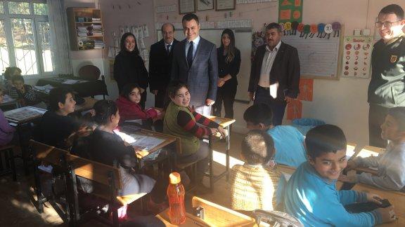 Torbalı Kaymakamı Kadir Sertel OTCU Yeşilköy birleştirilmiş sınıf ilkokulu ve Ana sınıfını ziyaret etti. 