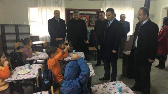Torbalı Kaymakamı Kadir Sertel OTCU Şehitler Birleştirilmiş sınıf ilkokulunu ziyaret etti. 