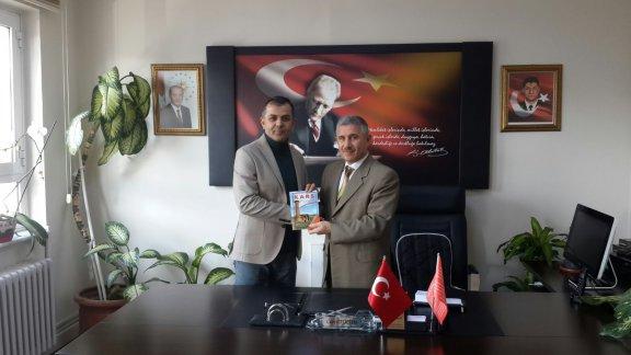 Torbalı Atatürk Anadolu Lisesi Müdür Yardımcısı İbrahim ÖZKAYA yeni bir kitaba daha imza attı. ´´Kars Yer Adları´´ Adlı Yeni kitabını Torbalı İlçe Milli Eğitim Müdürü Cafer TOSUNa Hediye etti.