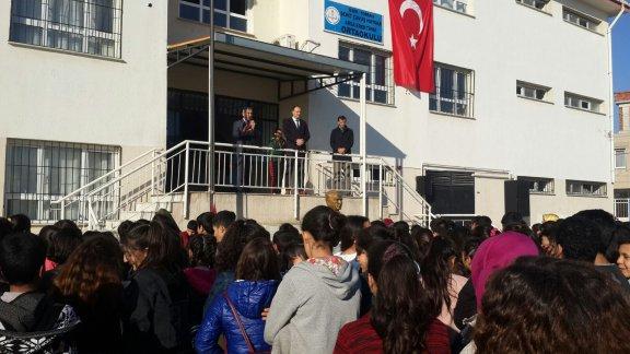 Torbalı İlçe Milli Eğitim Müdürü Cafer TOSUN Şehit Çavuş Haydar Arda Ertingi ortaokulunda karne dağıtım törenine katıldı.