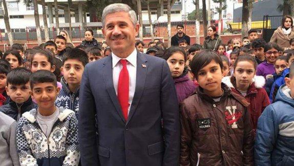 Torbalı İlçe Milli Eğitim Müdürü Cafer TOSUN Fatih İlkokulunu ziyaret ederek Bayrak törenine katıldı.