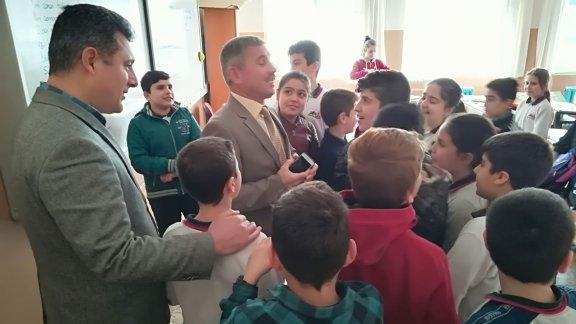 Torbalı İlçe Milli Eğitim Müdürü Cafer Tosun Cengiz Topel Orta okulunu ziyaret etti.