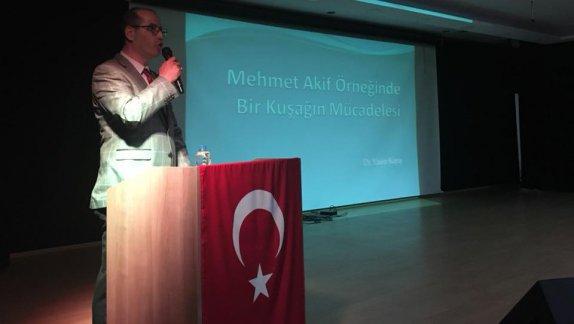 İstiklal Marşımızın kabulünün 97. yıldönümü dolayısı ile Dr. Yasin KAYIŞ tarafından Mehmet Akif Örneğinde Bir Kuşağın Mücadelesi konulu konferans verildi.