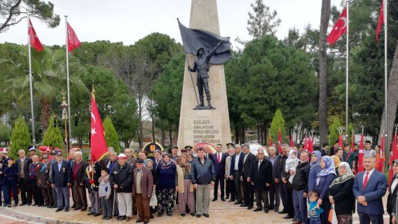 18 Mart Çanakkale Zaferi ve Şehitleri anma günü etkinlikleri kapsamında çelenk sunma töreni şehitlik anıtında gerçekleştirildi.