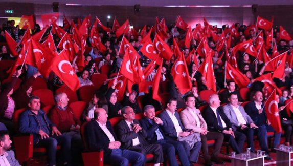 18 Mart Çanakkale Zaferi ve Şehitleri anma günü etkinlikleri kapsamında  Bir Diriliş Destanı, Türkülerle Çanakkale programı belediye kültür merkezinde gerçekleştirildi.