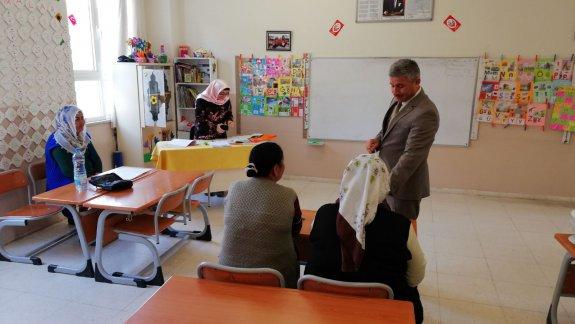 Torbalı İlçe Milli Eğitim Müdürü Cafer TOSUN Ayrancılar Sultan Abdül Hamit İlkokulunda okuma yazma kursları ziyaret etti.