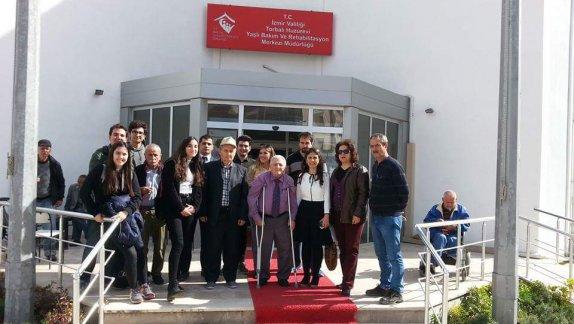 Torbalı Anadolu Lisesi öğrencileri Yaşlılar Haftası kapsamında Huzurevine ziyaret gerçekleştirdi