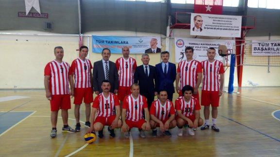 Torbalı İlçe Milli Eğitim Müdürlüğü ve Torbalı Devlet hastanesi Voleybol turnuvası gerçekleşti.