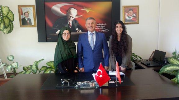 Torbalı Atatürk Anadolu Lisesi öğrencileri Torbalı İlçe Milli Eğitim Müdürü Cafer TOSUN´u makamında ziyaret ederek röportaj gerçekleştirdi.