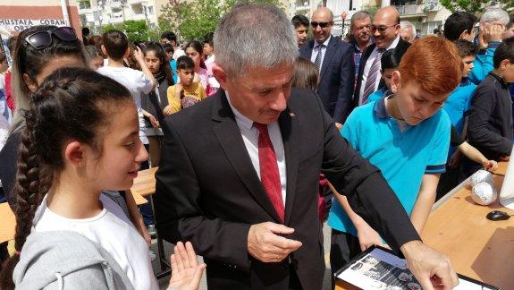 Torbalı İlçe Milli Eğitim Müdürü Cafer TOSUN,Mustafa Çoban İlk - Ortaokulunun 13 Nisan 2018 cuma günü okul bahçesinde düzenlediği yaza merhaba şenliğine katıldı. 