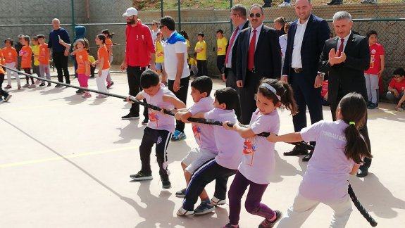 Geleneksel Çocuk Oyunları Şenlikleri Ayrancılar Şehit Onur Ensar Ayanoğlu Ortaokulu bahçesinde düzenlenen törenle 13/04/2018 cuma günü başladı.