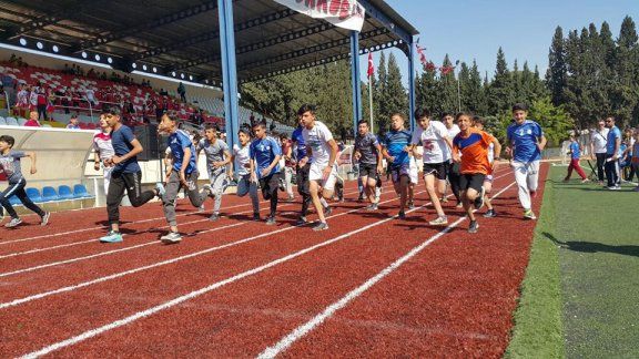 Küçük Erkekler Futbol, Yıldız Kızlar Voleybol ve Yıldız Kız-Erkek Atletizm yarışmalarının finali Torbalı 7 Eylül stadında gerçekleştirildi.