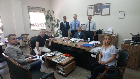 Torbalı İlçe Milli Eğitim Müdürü Cafer TOSUN okul denetimleri kapsamında 25 Nisan Çarşamba günü Cumhuriyet Mesleki ve Teknik Anadolu Lisesini denetledi. 