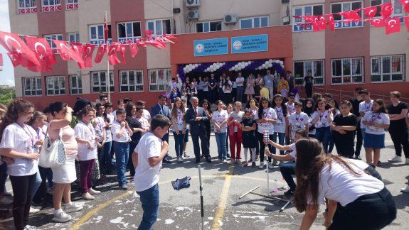 Mustafa Çoban Ortaokulu Tübitak 4006 bilim fuarı 10 Mayıs Perşembe  günü okul bahçesinde gerçekleştirildi