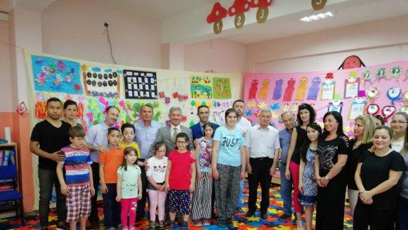 Torbalı İlçe Milli Eğitim Müdürü Cafer TOSUN,Toki Mehmet Akif Ersoy İlkokulu Anasınıfının sene sonu sergisine katıldı