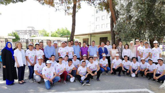 Torbalı Anadolu İmam-Hatip Lisesi TÜBİTAK bilim fuarı Torbalı İlçe Milli Eğitim Müdürü Cafer TOSUN´un katılımı ile açıldı.