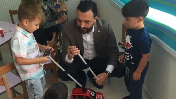 Türkiye Büyük Millet Meclisi Başkanı Binali Yıldırımın kardeşi  İlhami Yıldırım 81 ilde 81 anaokulu projesi kapsamında yapılan Kızılay Anaokulunu ziyaret etti.