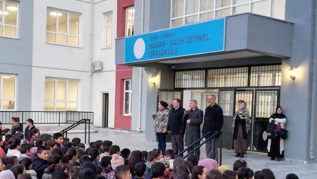 Torbalı İlçe Milli Eğitim Müdürü Cafer TOSUN 2. Dönem ders zilini yapımı tamamlanan ve eğitime açılan Hasan Salih Çetinel ortaokulunda  çaldı.
