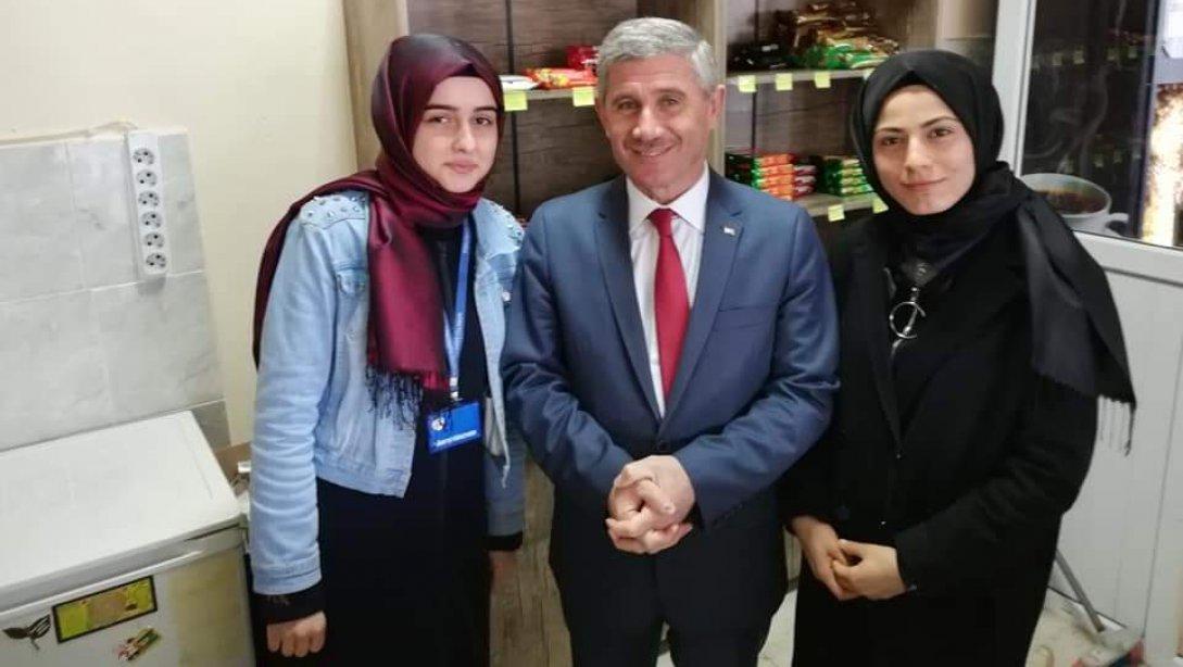 Torbalı İlçe Milli Eğitim Müdürü Cafer TOSUN okul ziyaretleri kapsamında Şht Uzm Çvş Tolga Sağlam kız Anadolu İmam-Hatip Lisesini ziyaret etti.