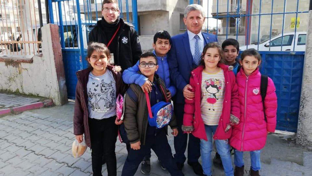 Torbalı İlçe Milli Eğitim Müdürü Cafer TOSUN okul ziyaretleri kapsamında Şehit Çavuş Haydar Arda Erertingi ilkokulunu ziyaret etti.