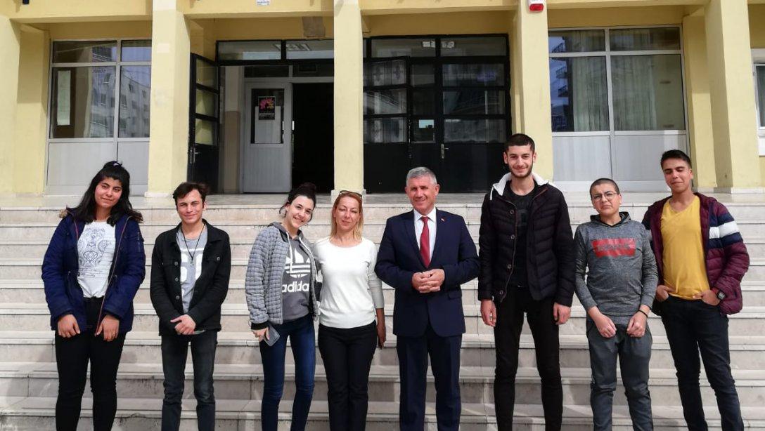 Torbalı İlçe Milli Eğitim Müdürü Cafer TOSUN okul ziyaretleri kapsamında Cumhuriyet Mesleki ve Teknik Anadolu Lisesini  ziyaret etti.
