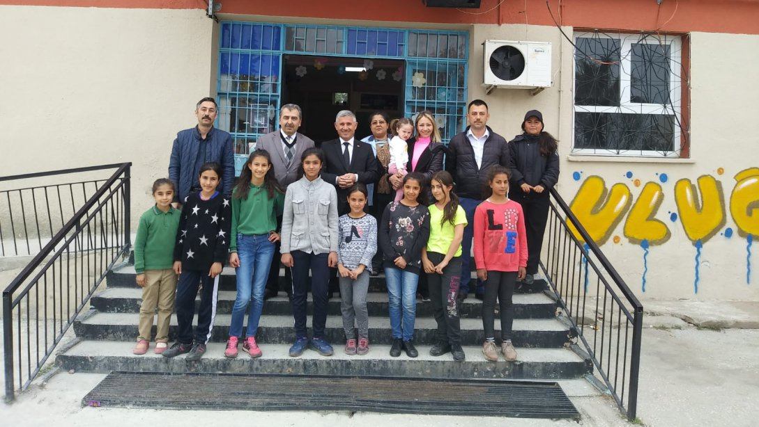 Torbalı İlçe Milli Eğitim Müdürü Cafer TOSUN okul ziyaretleri kapsamında Uluğbey  İlk-Orta okulunu  ziyaret etti.