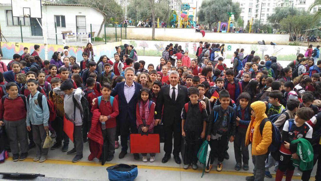 Torbalı İlçe Milli Eğitim Müdürü Cafer TOSUN okul ziyaretleri kapsamında  Yavuz Sultan Selim Ortaokulunu  ziyaret etti.