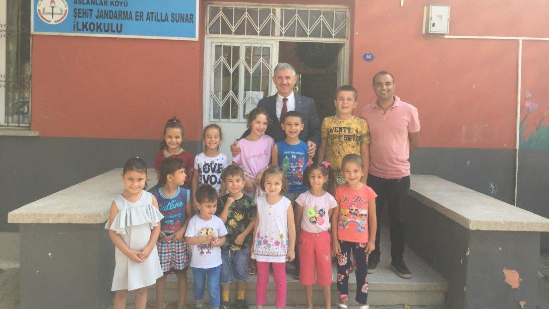 Torbalı İlçe Milli Eğitim Müdürü Cafer TOSUN  2019-2020 Eğitim-Öğretim yılı okul ziyaretler kapsamında Şehit Jandarma Er Atilla Sunar İlkokulunu ziyaret etti.