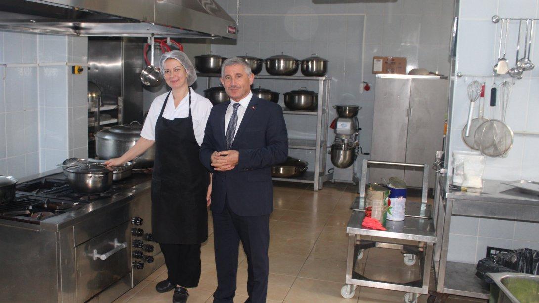 Torbalı İlçe Milli Eğitim Müdürü Cafer TOSUN okul ziyaretleri kapsamında  Şehit Uzman Çavuş Tolga Sağlam Kız Anadolu İmam Hatip Lisesini ziyaret etti.