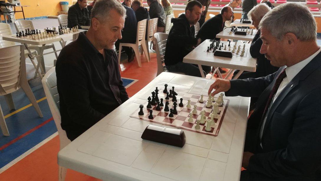 18 -  22 Kasım ara tatil etkinlikleri kapsamında Şehit Uzman Çavuş Harun Şenözüar Mesleki ve Teknik Anadolu lisesi'nde  öğretmenler arası satranç turnuvası düzenlendi.
