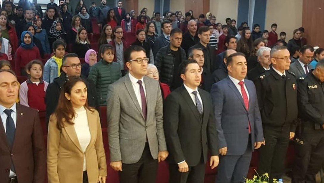 10 Aralık Dünya İnsan Hakları Gününde   Şehit Onur Ensar Ayanoğlu ortaokulunun düzenlediği program büyük ilgi gördü.