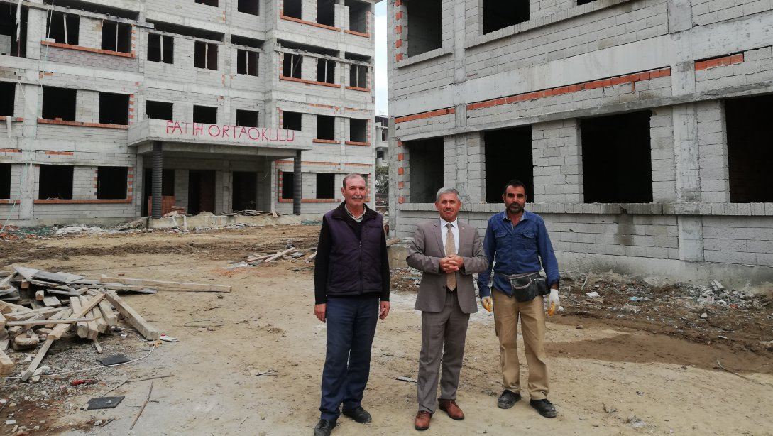 Torbalı İlçe Milli Eğitim Müdürü Cafer Tosun Yapımı devam eden okul inşaatlarını yerinde inceledi.
