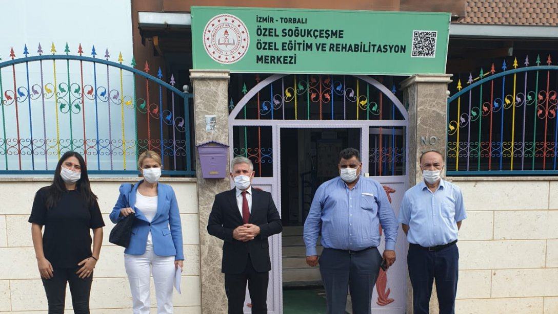 İlçe Milli Eğitim Müdürü Cafer Tosun Şube Müdürü Nilüfer Buyruk ile Özel Soğukçeşme Özel Eğitim ve Rehabilitasyon Merkezi'ni ziyaret etti.