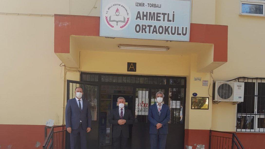 İlçe Milli Eğitim Müdürü Cafer Tosun Ahmetli Ortaokulunu ziyaret etti.