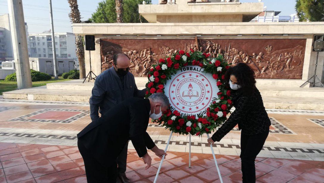 24 Kasım öğretmenler günü münasebetiyle Torbalı İlçe milli Eğitim müdürlüğü tarafından Atatürk anıtı'na çelenk sunma programı gerçekleştirildi.