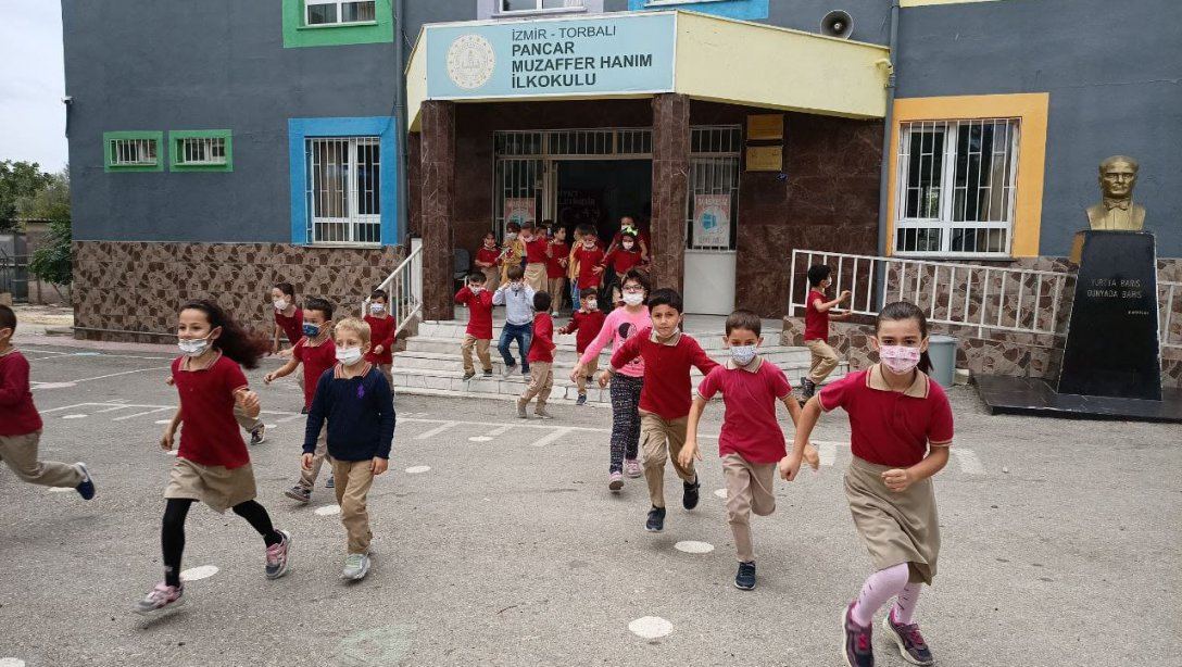 13 Ekim Dünya Afet Risklerini Azaltma Günü Kapsamında Kurum ve Okullarımızda Tatbikat Yapıldı