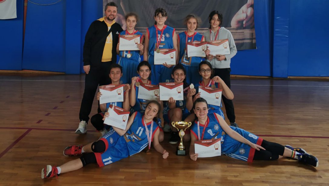 Torbalı Ticaret Odası 80.Yıl Ortaokulu Kız Basketbol Takımı İzmir Birincisi Oldu