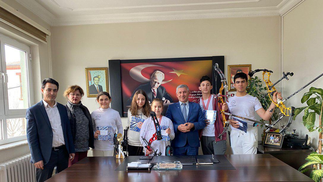 Torbalı'nın Başarılı Okçuları İlçe Milli Eğitim Müdürümüz Cafer Tosun'u Makamında Ziyaret Ettiler