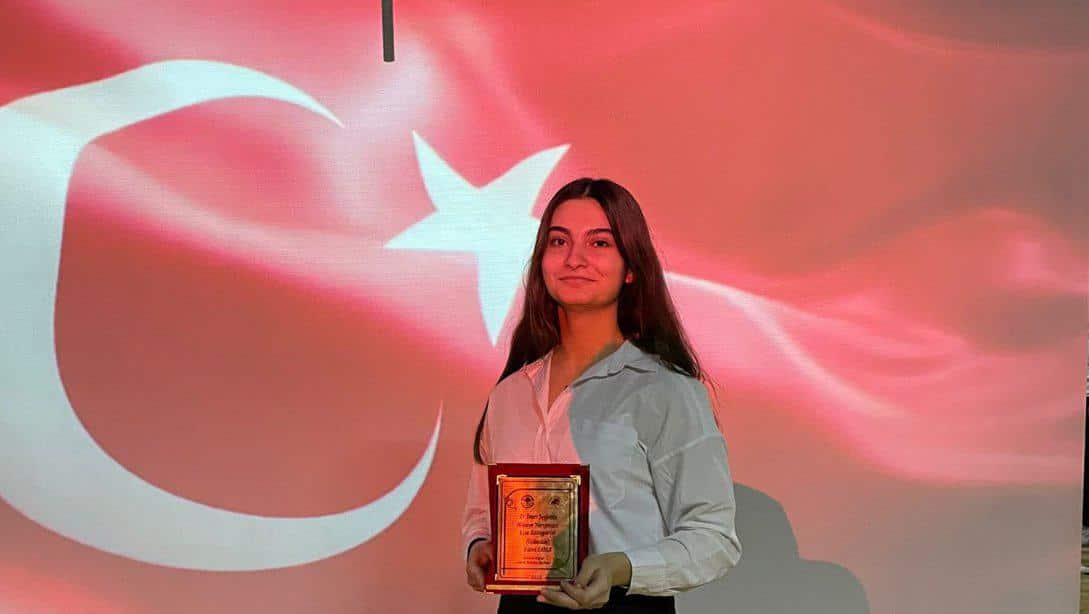 Sema Karhan Anadolu Lisesi Öğrencisi Kübra Caner 33. Ömer Seyfettin Öykü Yarışmasında Türkiye 3'üncüsü Oldu