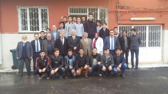 Torbalı Anadolu İmam-Hatip Lisesi ,YGS sınavına girecek olan öğrencilere moral ve motivasyonunu arttırmak için kahvaltı organizasyonu düzenlendi.